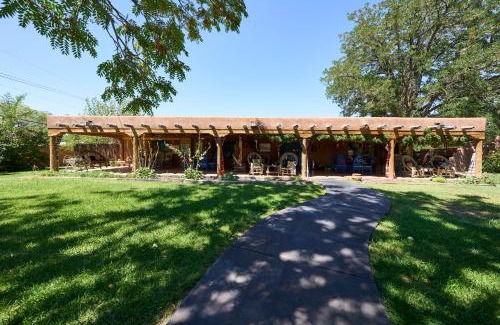 Alamedan Valley Bed & Breakfast | Loba Luna-Come Home To Enchantment