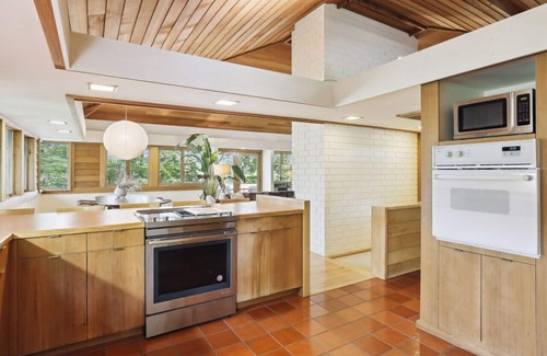 Comstock House | LoBo Lake House: Mid-Century Modern Getaway
