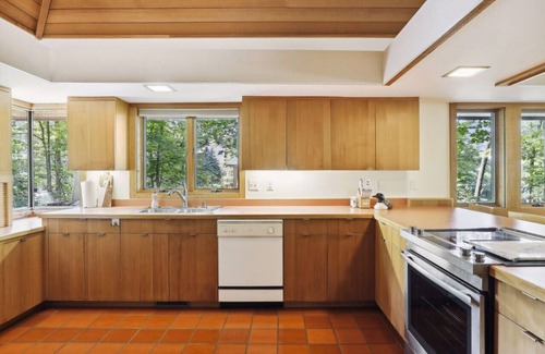 Comstock House | LoBo Lake House: Mid-Century Modern Getaway