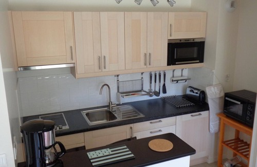 Guilvinec Apartment | Loc. 2 pers, 3 *, app. 40 m2. Close to town center, port and beaches
