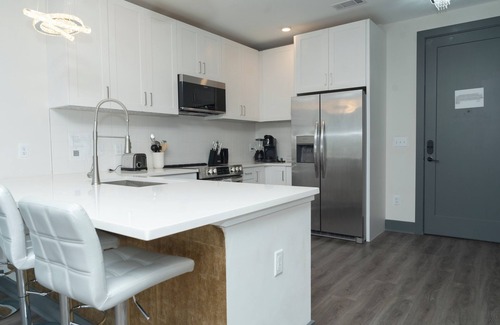 Rolling Mill Hill Condo | Local Host Dwntwn 2BD, 2BA Luxurious Condo Great Amenities & proximity anywhere
