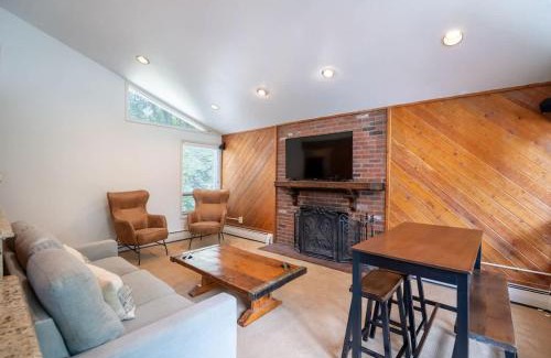 Vail Apartment | Local's Condo in Vail Steps from Ski Shuttle