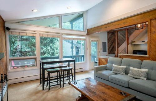 Vail Apartment | Local's Condo in Vail Steps from Ski Shuttle
