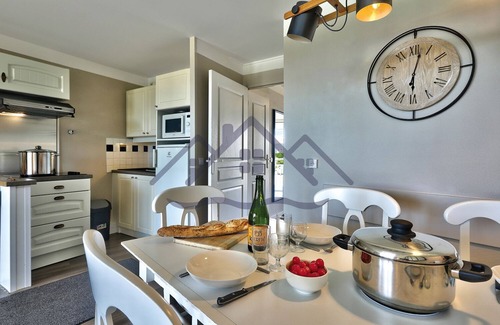 Guilvinec Apartment | LocaLise - Appartement A16 au Guilvinec - Sea and pool view - All on foot