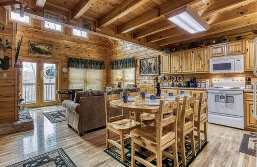 Gatlinburg - Pigeon Forge Cabin | Located 1.5 mi. from the Parkway in Pigeon Forge.