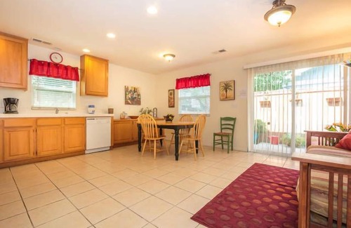 Whittier House | Located between Disneyland & Hollywood/Universal Studios