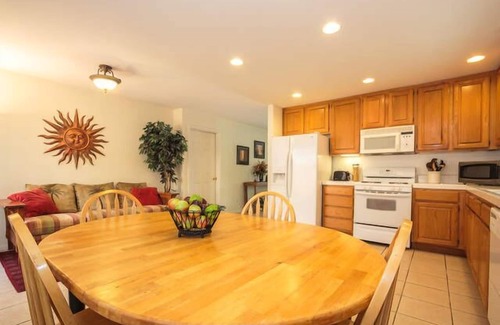 Whittier House | Located between Disneyland & Hollywood/Universal Studios