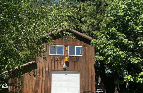 Leavenworth Apartment | Located-Icicle Road, close to hiking/town. Quiet location and great views.