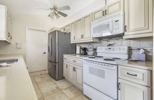Gardens of Gulf Cove House | Located in an active community w/heated pools, tennis courts and shuffleboard