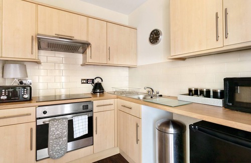 Harrogate City Centre Apartment | Located in city centre, free parking onsite 2 bed