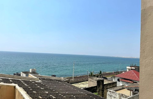 Bambalapitiya Apartment | Located in Colombo, a few steps from Kollupitiya Beach
