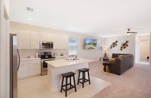 Seybold House | Located in Miami 20 minutes from everything.