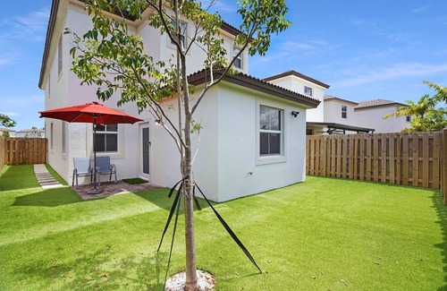 Seybold House | Located in Miami 20 minutes from everything.