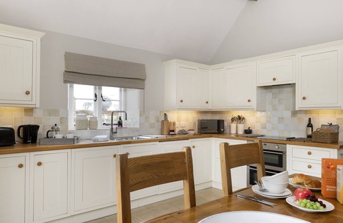 Chipping Norton Apartment | Located in the charming Cotswolds village of Foscot, Shepherds Cottage is a beautiful 17th century,