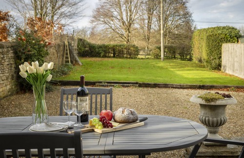 Chipping Norton Apartment | Located in the charming Cotswolds village of Foscot, Shepherds Cottage is a beautiful 17th century,