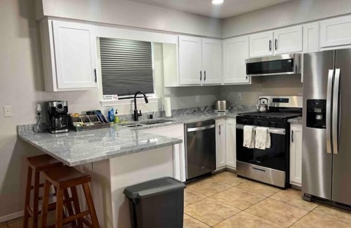 West Old Town House | Located in the heart of Albuquerque. Close to old town, easy access to I 40.