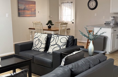 West Old Town House | Located in the heart of Albuquerque. Close to old town, easy access to I 40.