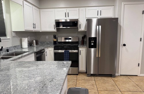 West Old Town House | Located in the heart of Albuquerque. Close to old town, easy access to I 40.