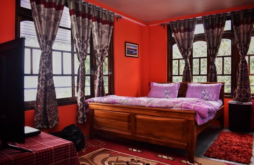 Darjeeling Other | Located in the heart of Darjeeling surrounded by greenery.