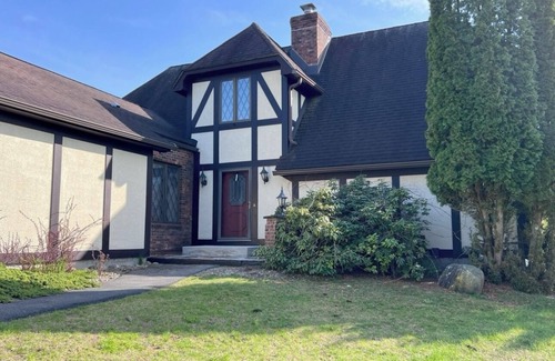 Queensbury House | Located off Butternut Hill, in Queensbury this property will impress you!