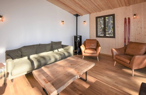 Bedoin House | Located on the southern slope of Mont Ventoux, at an altitude of 1450 meters, this large charlet wel
