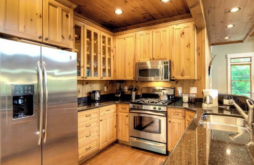 Lake Toxaway House | Located to Mountain Amenities, but Tucked Away for Relaxation.