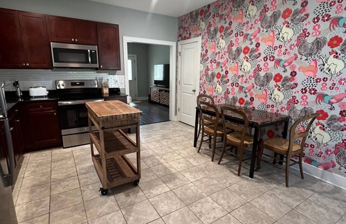 Columbia House | LOCATION! 1 mile from William Brice Stadium - Close to Campus! Close to IT ALL!