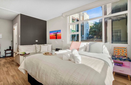 Woolloomooloo Apartment | Location and lifestyle in a cute luxe studio with stunning city views