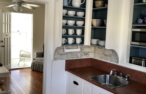 Old Town Historic District Cottage | Location & Charm - Steps To The Lake And The Main Street