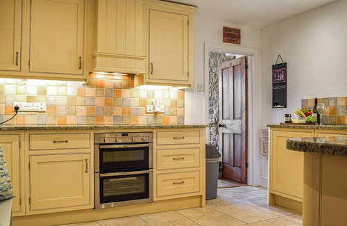 Bourton Cottage | Location, location, location.