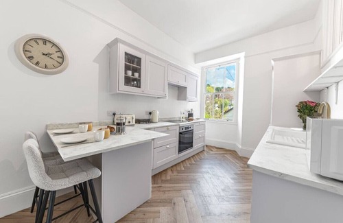 Bowness-on-Windermere Apartment | Location, views, parking