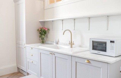 Bowness-on-Windermere Apartment | Location, views, parking