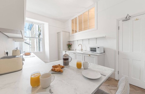 Bowness-on-Windermere Apartment | Location, views, parking