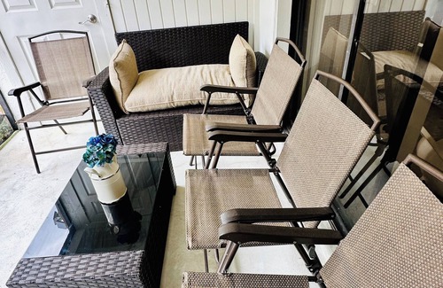 San Carlos Park House | Location, Gulf Coast University, RSW Airport, Estero River, Coconut Point Mall.