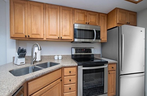 Park Shore Condo | Location is everything! Clean and quaint condo in beautiful Park Shore Resort.
