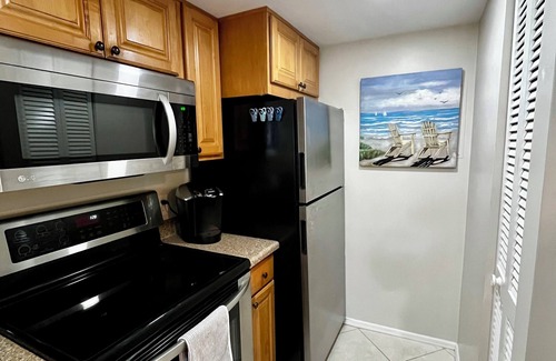 Park Shore Condo | Location is everything! Clean and quaint condo in beautiful Park Shore Resort.