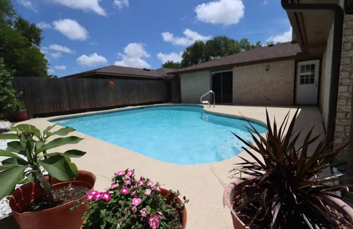 South Side House | Location is Key when making your decision to stay in CC TX.