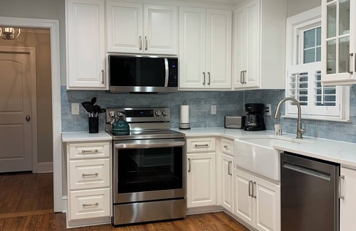 Cary House | Location Location : Downtown Cary NC- Dog friendly, quaint, clean home