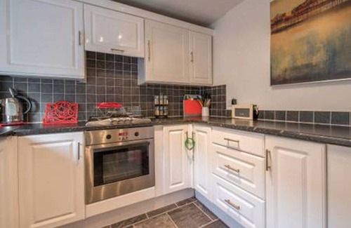 Old Town Apartment | LOCATION! LOCATION! LOCATION! Free Residents Parking!nLicense/planning granted!