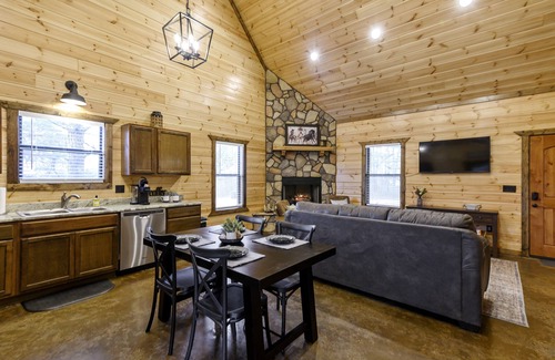 Broken Bow Cabin | Location, Location, Location! Near All Broken Bow offers!