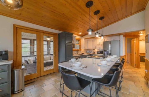 Pittman Center Cabin | Location Location Location ! Resort Pools , Hot Tub ! MILLION DOLLAR VIEW !