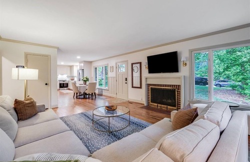 Greensboro House | Location Location Location!