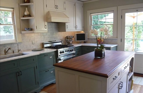 Larchmont House | Location Location Location!Steps from Paramount and More!
