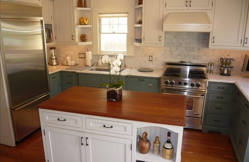 Larchmont House | Location Location Location!Steps from Paramount and More!