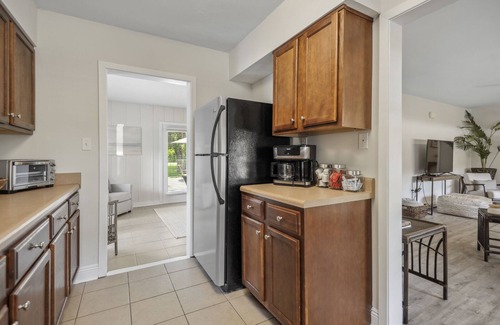 Old Town Cottage | Location! Location! 1/2 Block to Beach and 3 Blocks to Downtown!