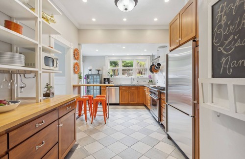 Inner Sunset House | Location, Location! Large 3BR, 3BA SFH 1 block from GGP!