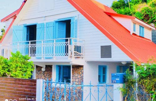 Le Carbet House | Location Maison Bleue avec piscine privative au Carbet Martinique