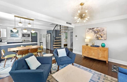 Riverland Terrace House | Location! Minutes to Downtown and Folly Beach