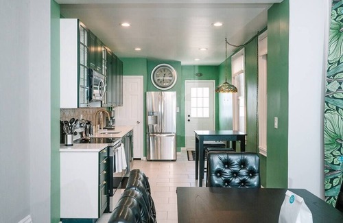 Central Northside House | Location | Office Space | Walkable | Spacious