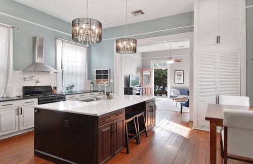 Faubourg Delachaise House | Location! One Block From Magaizine Street!